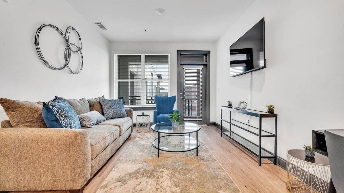 Downtown Apartment | Mins➞Downtown/Med District★ Fully Stocked★24hr Gym★2Bds★2TVs
