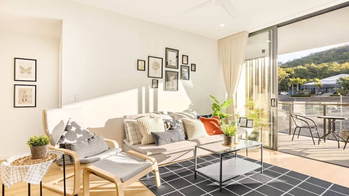 Mount Gravatt Apartment | Mint New Stylish 3Beds Apt View/Shops/Highway!