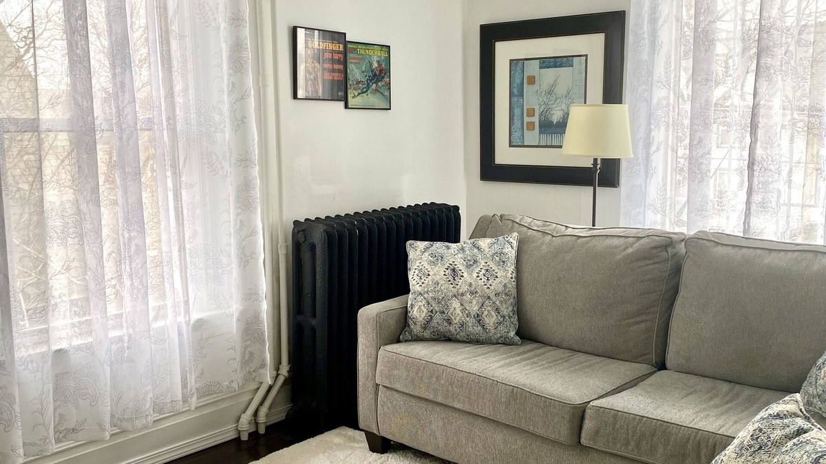 Sault Ste. Marie Apartment | Mint Vintage 2 bed apt Walk to the locks Sault USA