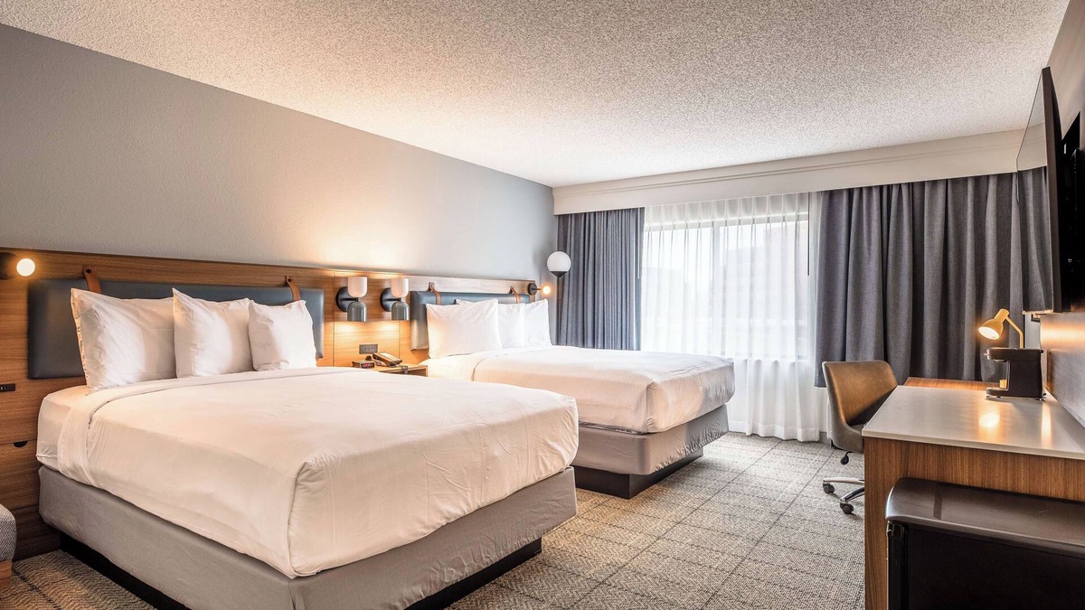 Richardson Hotel | Minutes Away From Dallas Zoo! FREE Parking, Pool!