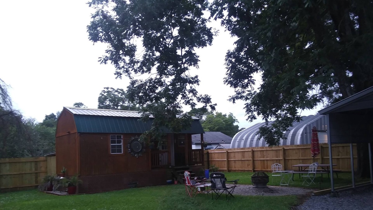 Charleston Cabin | Minutes away from downtown Charleston and Folly Beach!