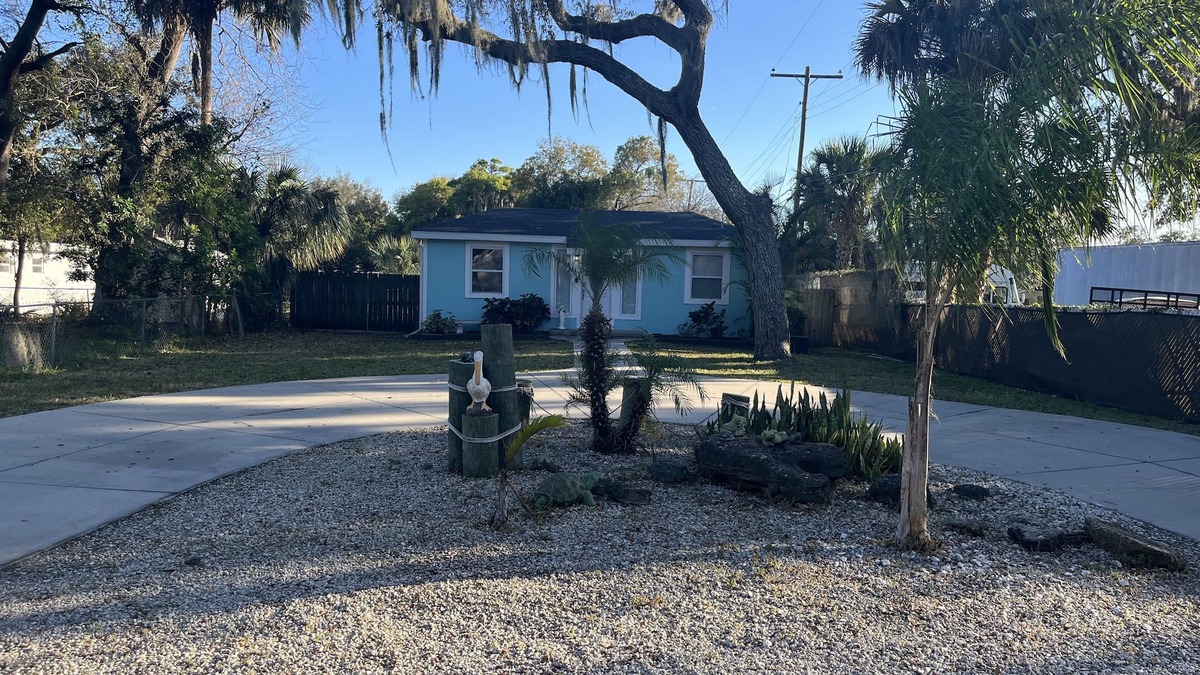 Harbor Oaks House | Minutes from beach, Daytona, New Smyrna and Ormond Centrally located