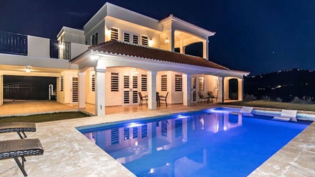 Calvache Villa | Minutes from beaches private pool Solar panels Ocean & Mountain Views