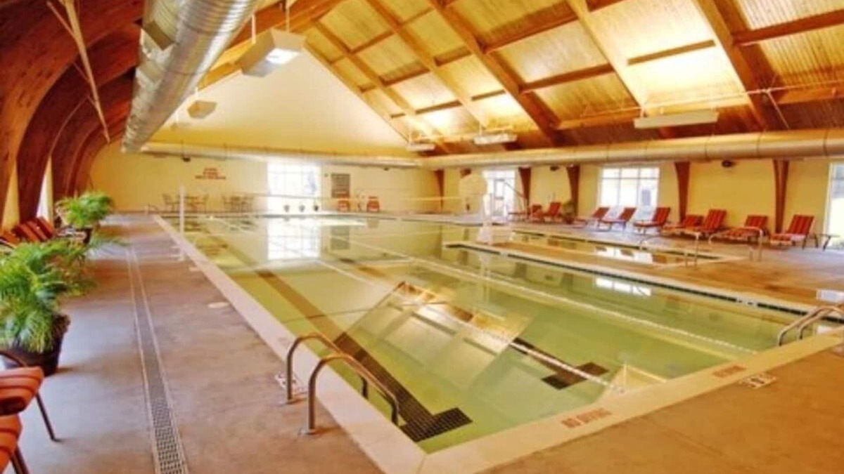 Lackey Condo | Minutes from Bush Gardens and Colonial Williamsburg, great amenities and space!