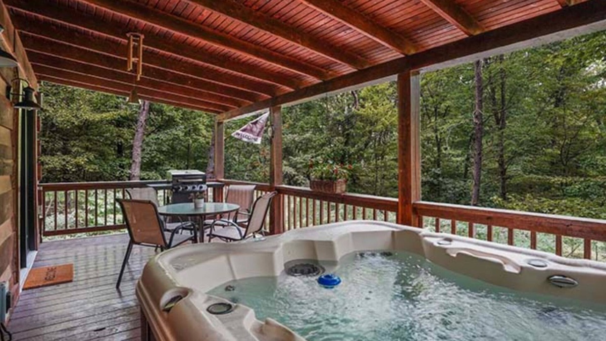 Logan Cabin | Minutes from Caves, Cozy Cabin on 5 Acres