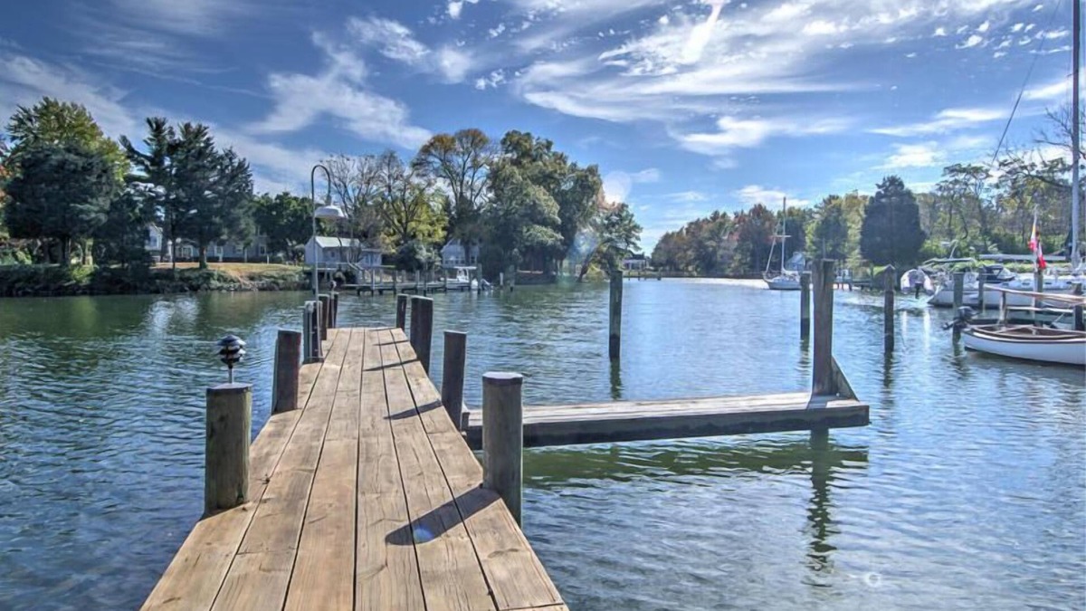 St. Michaels House | Minutes from Downtown St. Michaels | Private Dock | Kayaks Bikes | Pet Friendly