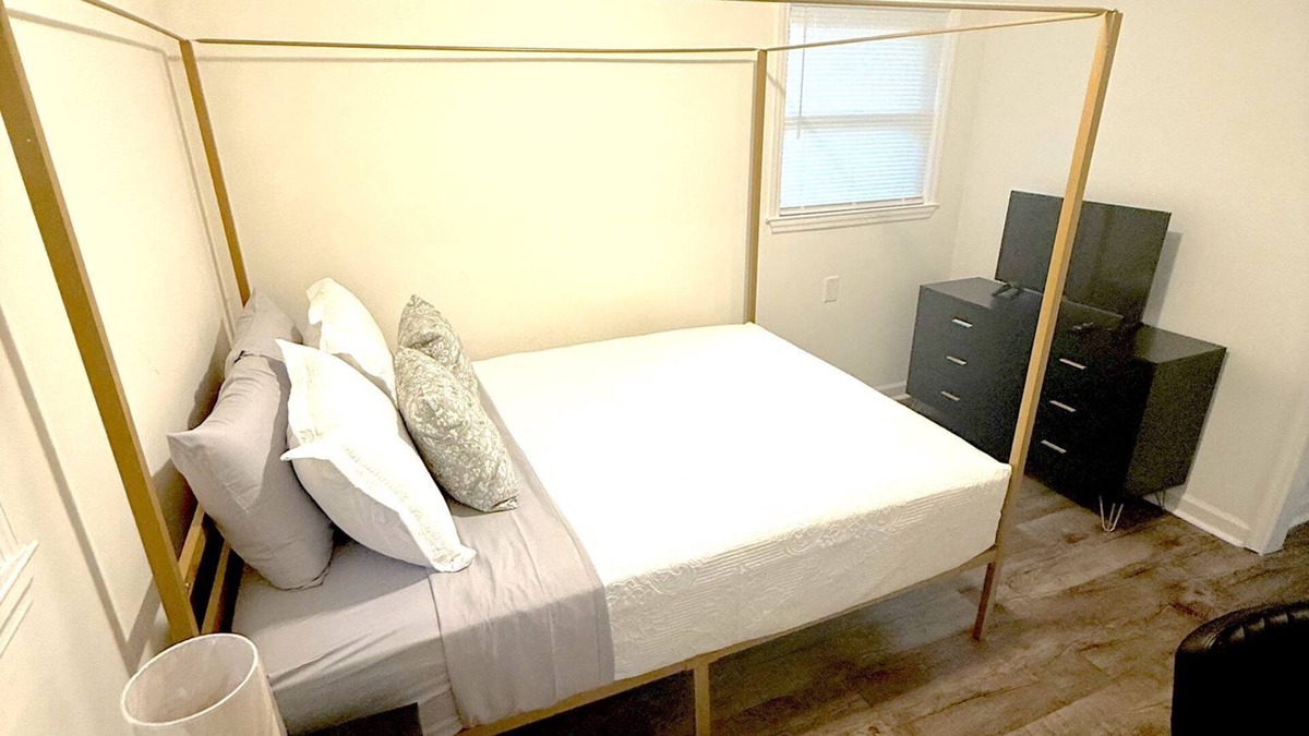 Huntsville House | Minutes from Downtown Huntsville-Greenside Cottage