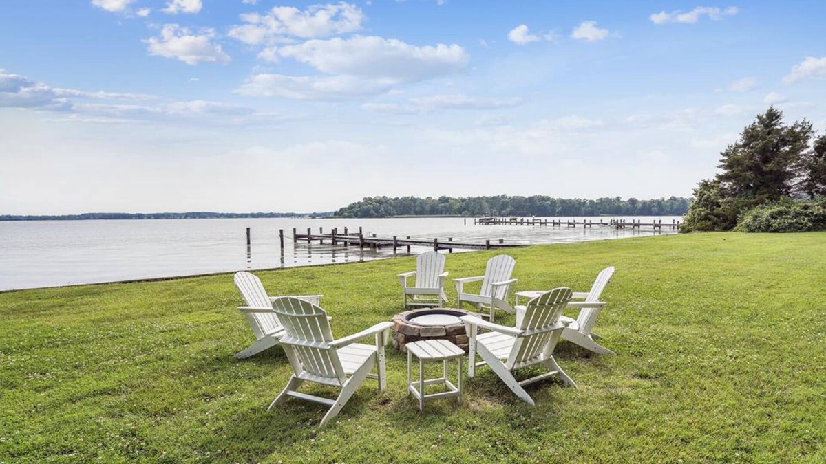 Unionville House | Minutes from Downtown Easton and St. Michaels | Pool | Hot Tub | Kayaks | Privat