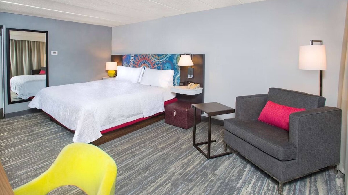 Parole Hotel | Minutes from History: 2 Relaxing Units w/Free Breakfast Near Downtown Annapolis