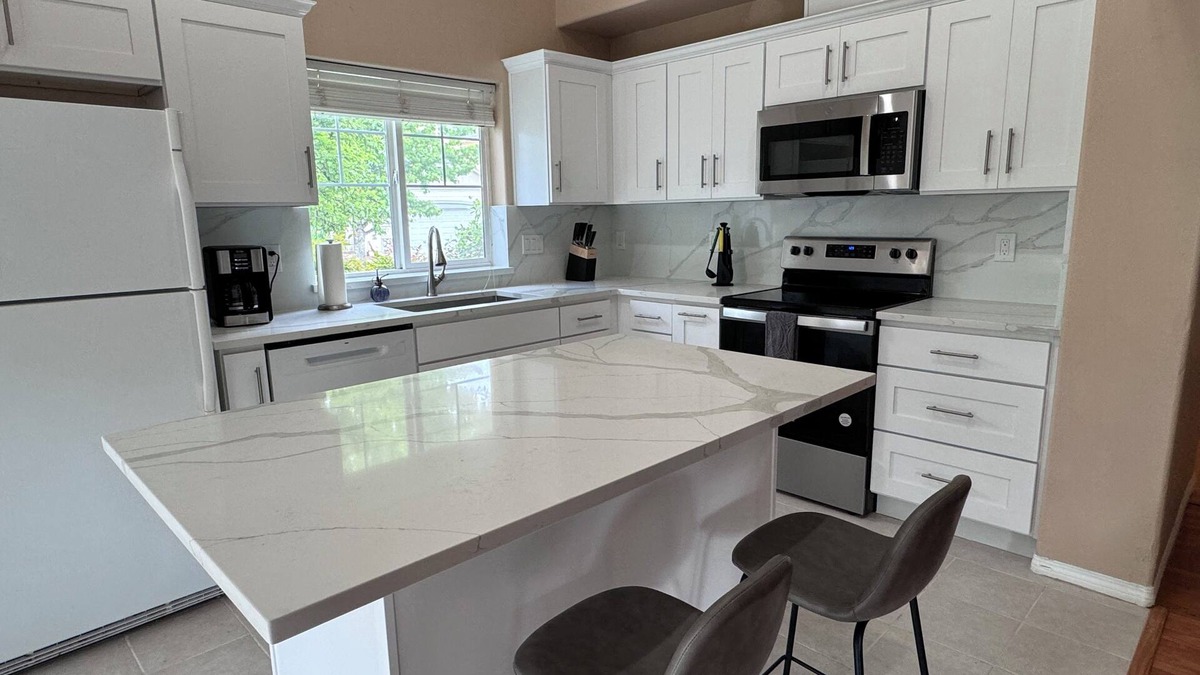 Hillsboro House | Minutes from Intel, Location!