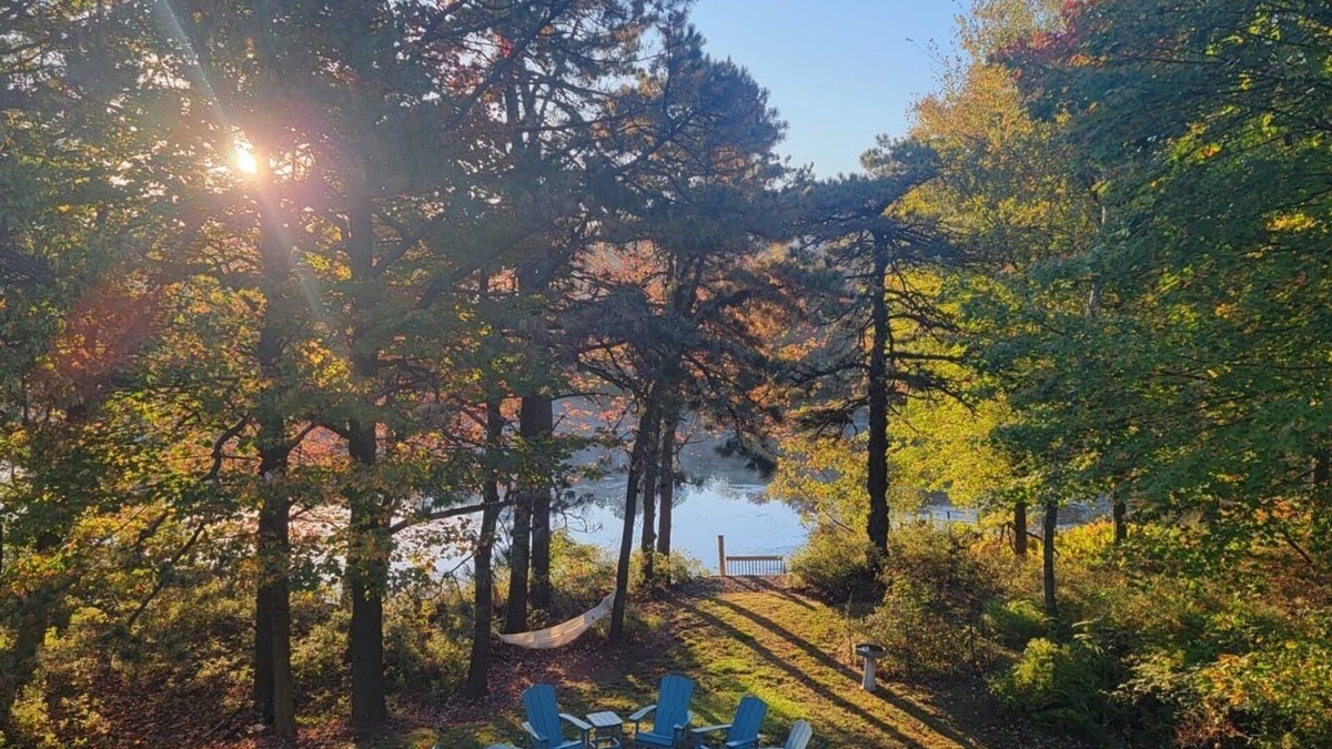 Long Pond House | Minutes from KALAHARI and CAMELBACK, nLAKEFRONT RETREAT! Sleeps10+, GameRm