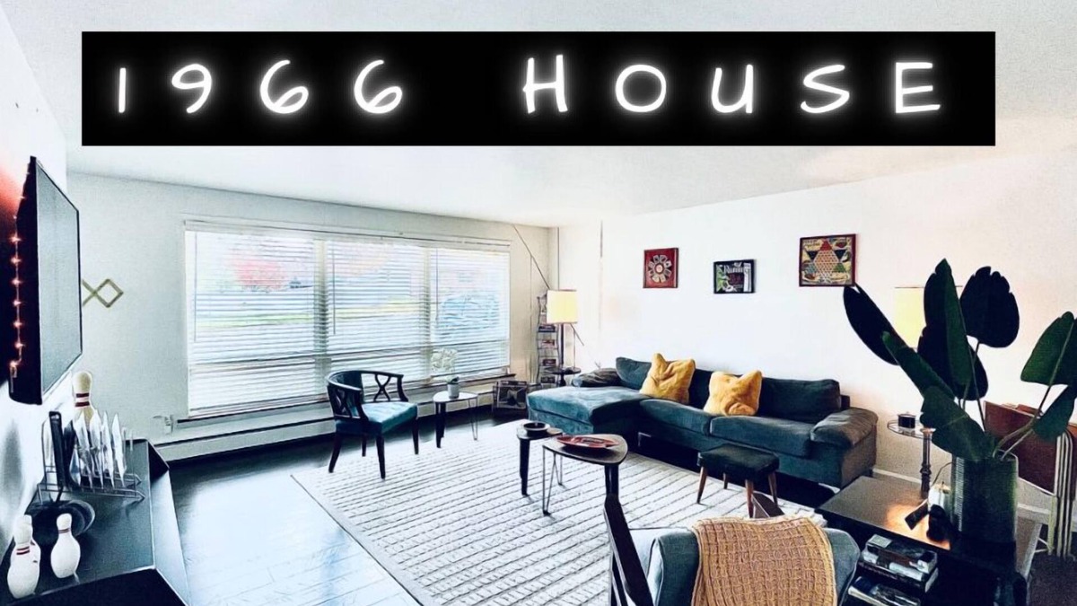 Green Bay House | 🏈 Minutes from Lambeau 5 bdrms Heated Garage Home Theatre Game Room