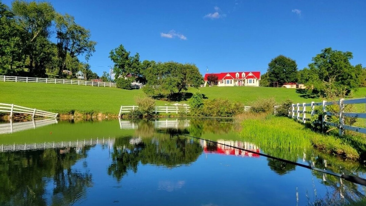 Fayetteville House | Minutes from New River Gorge! Country setting - great for families and friends!