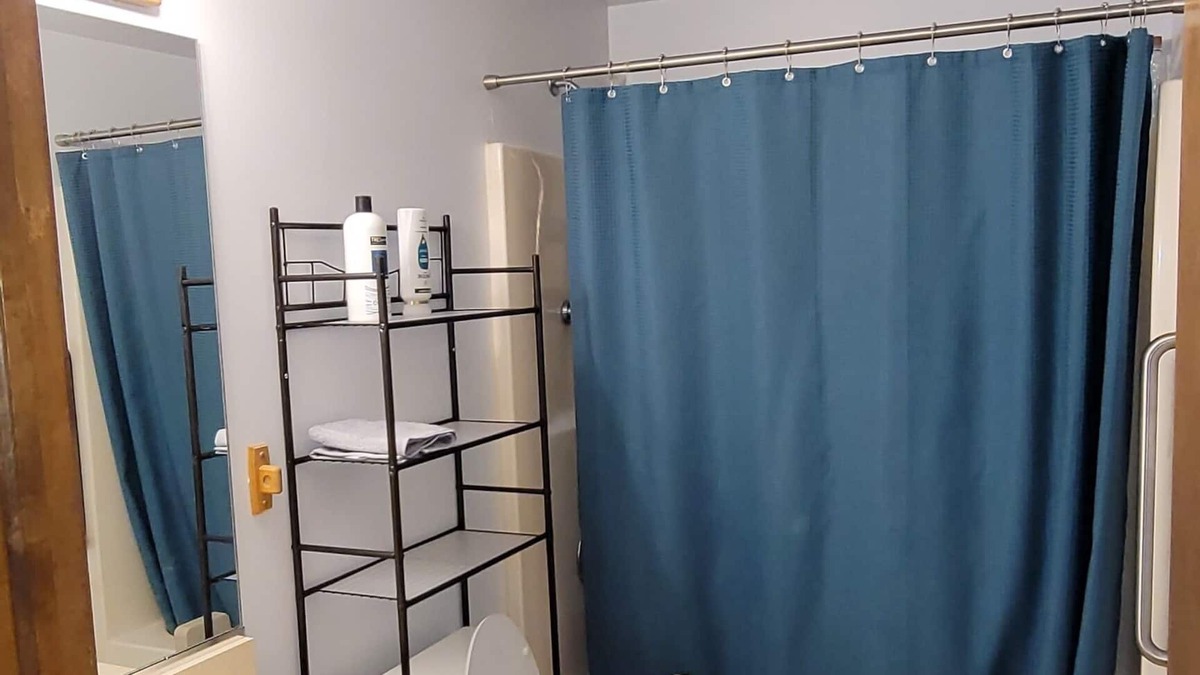 North Tonawanda Apartment | Minutes from Niagara Falls state park, Air Base, Shopping Centers, Universities!