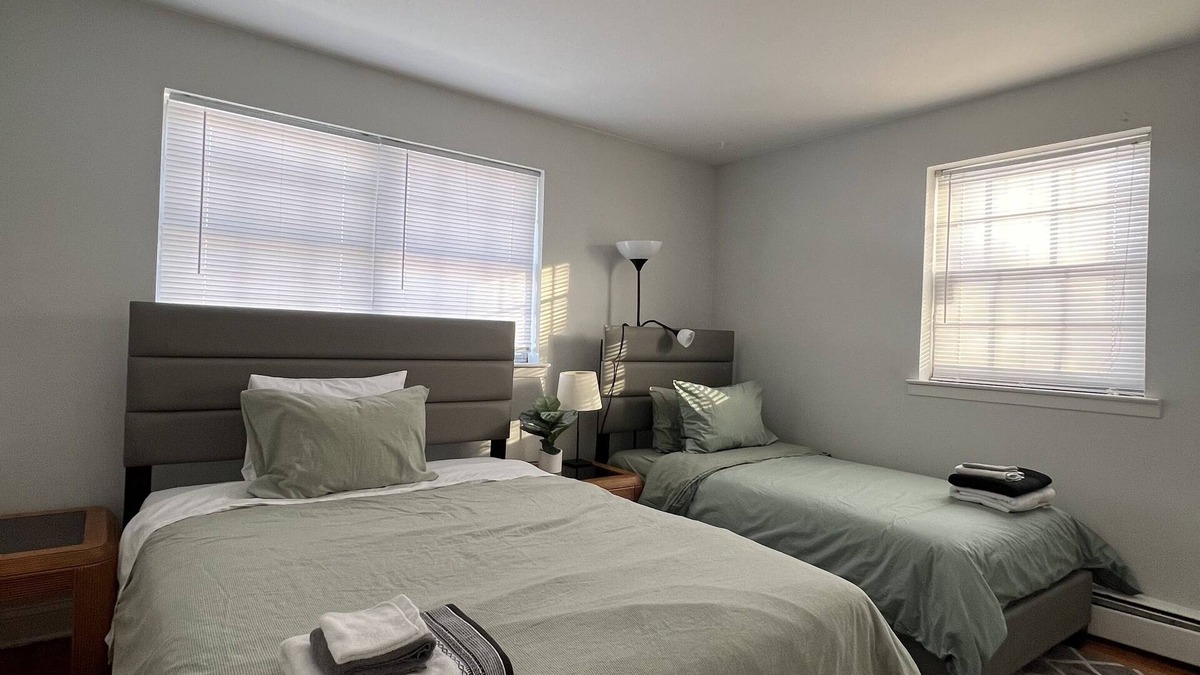 Des Plaines Apartment | Minutes from O’Hare!