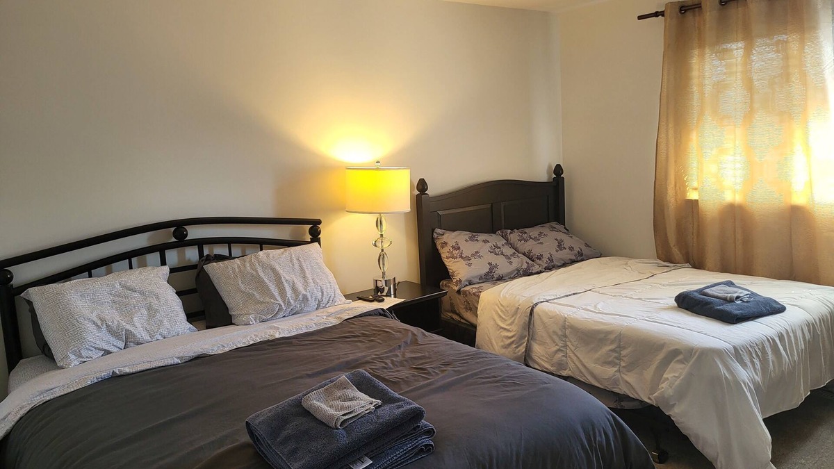 Leitrim House | Minutes from Ottawa Airport Short-Term