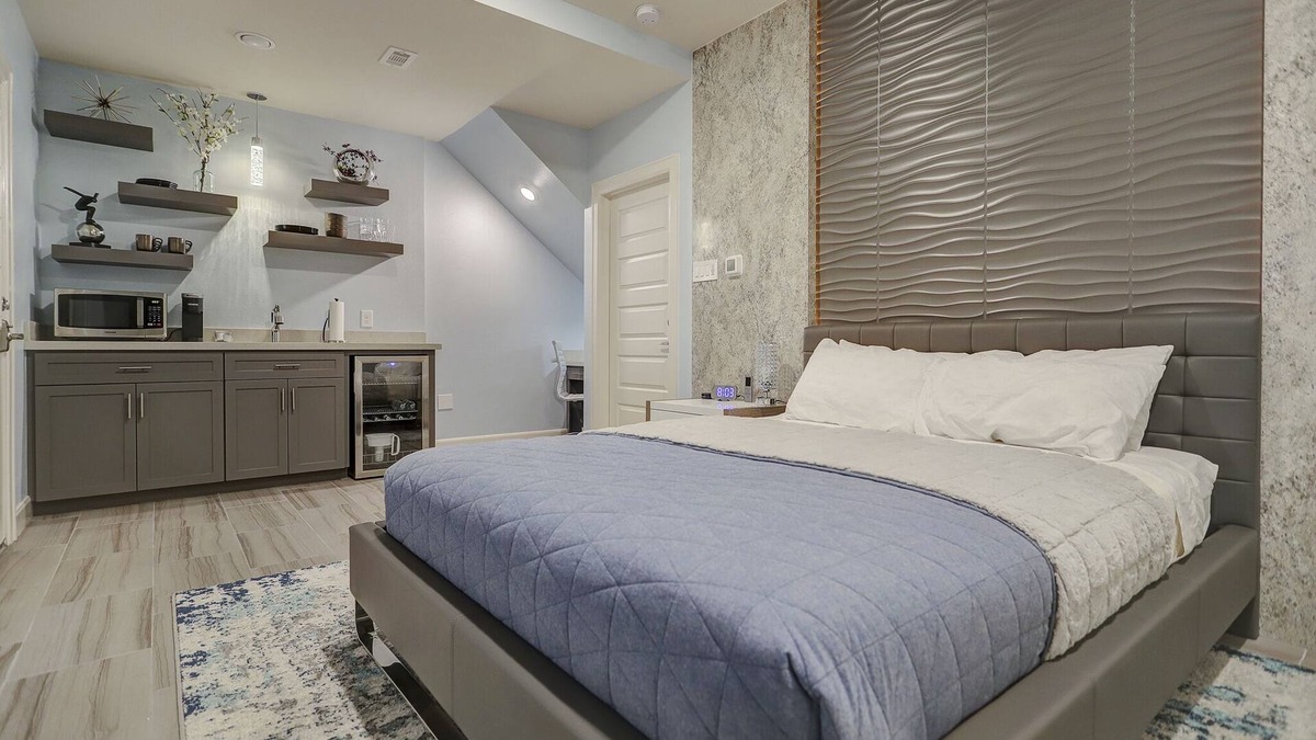 Northside House | Minutes from Sports, Concerts, Theater and Night life events