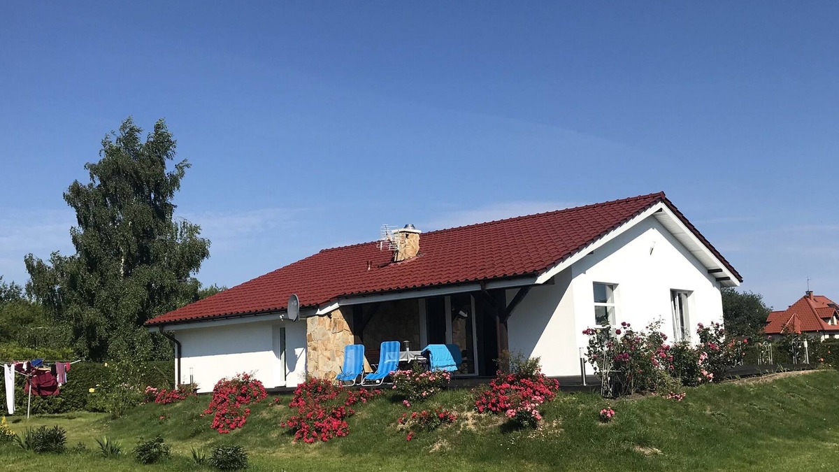 Mielno House | minutes from the beach, lake view, large garden, water sports, WiFi, SKY