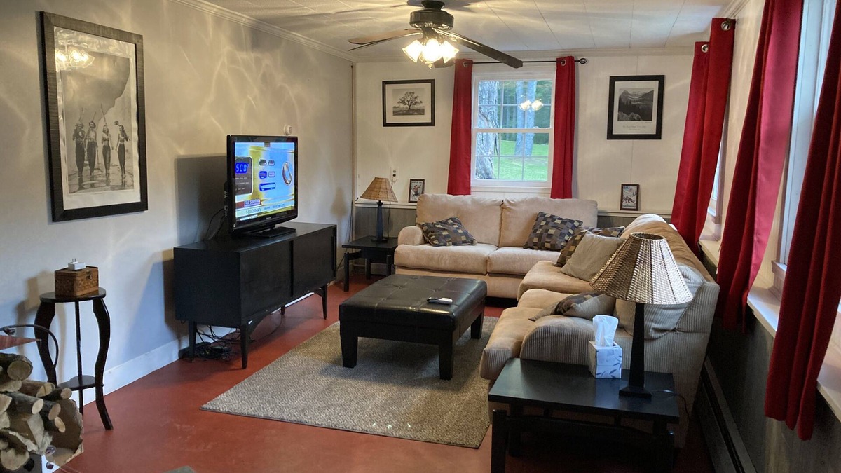 West Valley House | Minutes from the heart of Ellicottville! Beautiful 4 bedroom, sleeps 10.
