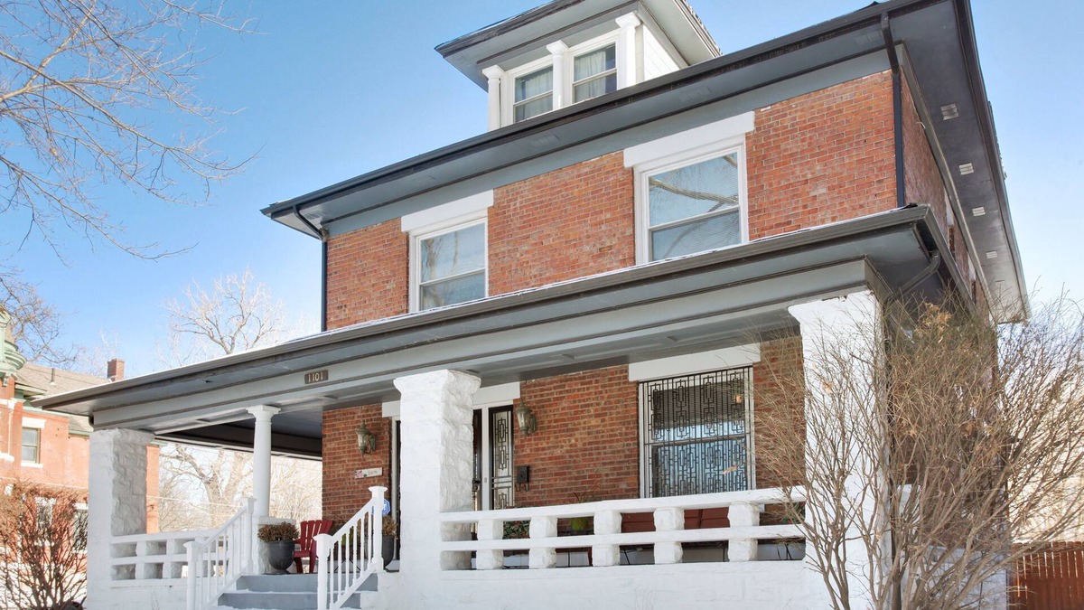 Northeast Kansas City House | Minutes to Arrowhead,Sprint,Convention,Kaufman,Crown Center, Power & Light,Plaza
