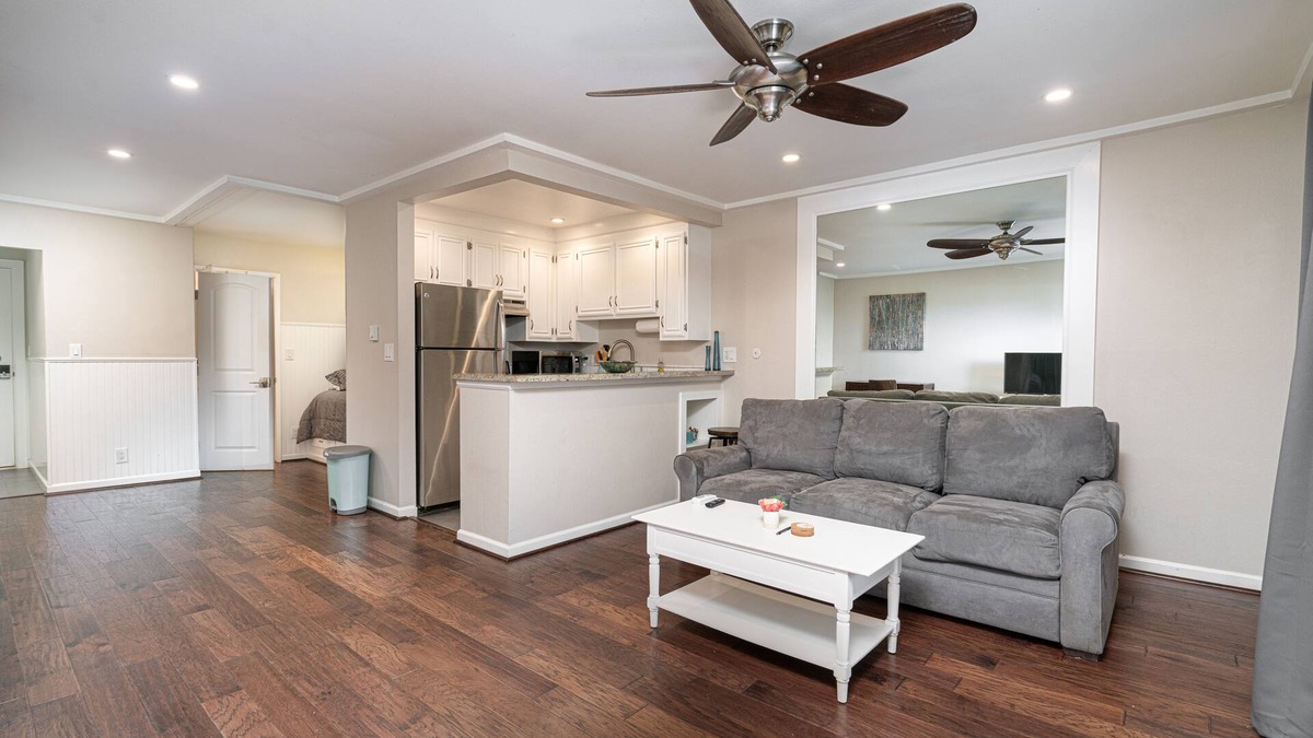 Santa Ana Heights Apartment | Minutes to Balboa Beach and Lido Marina Village