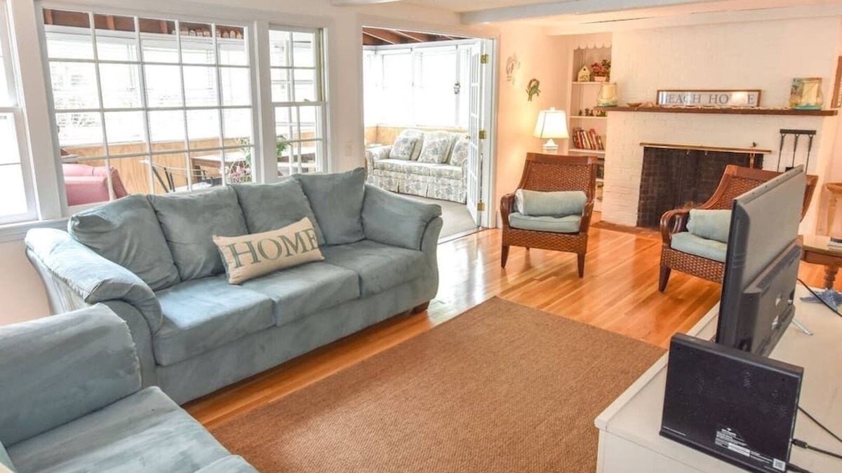 Dennis House | Minutes to Bayside Beaches!