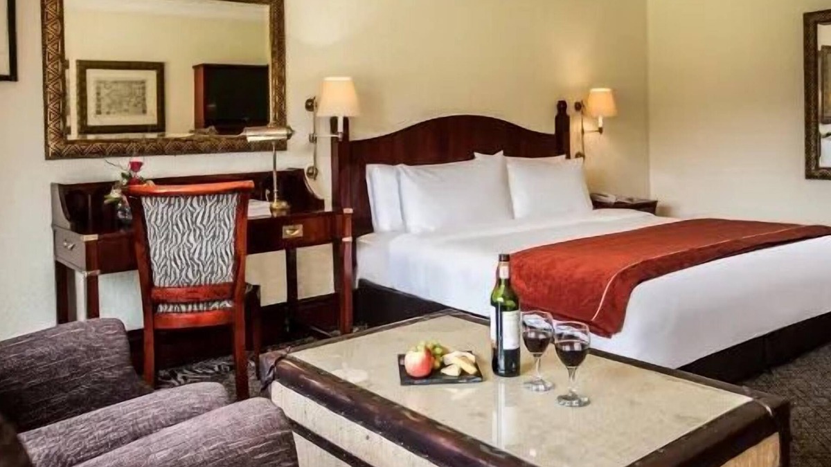 Gaborone Hotel | Minutes to Botswana National Stadium! 2 Modern Units with Free Parking & Shuttle