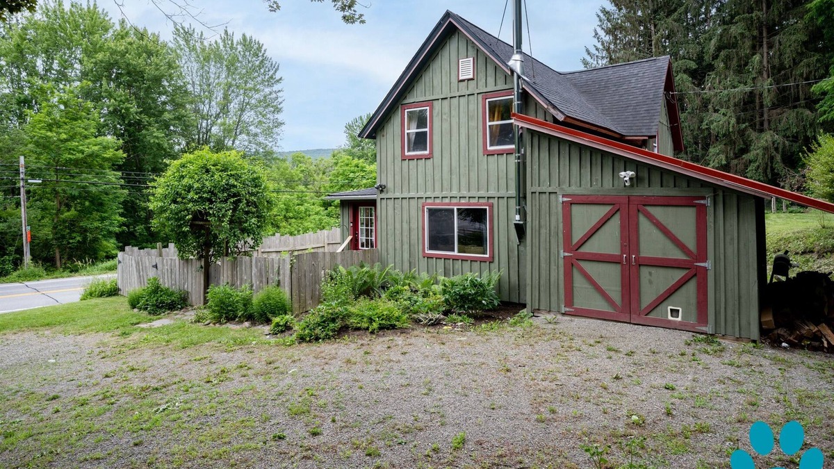 Naples House | Minutes to Canandaigua Lake Boat Launch, Fireplace, Large Yard, Hiking