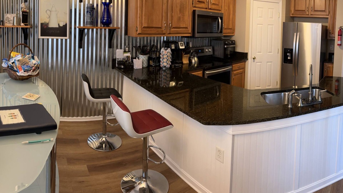Williamsburg House | Minutes to Colonial Williamsburg, William & Mary, Busch Gardens, Pet Friendly!