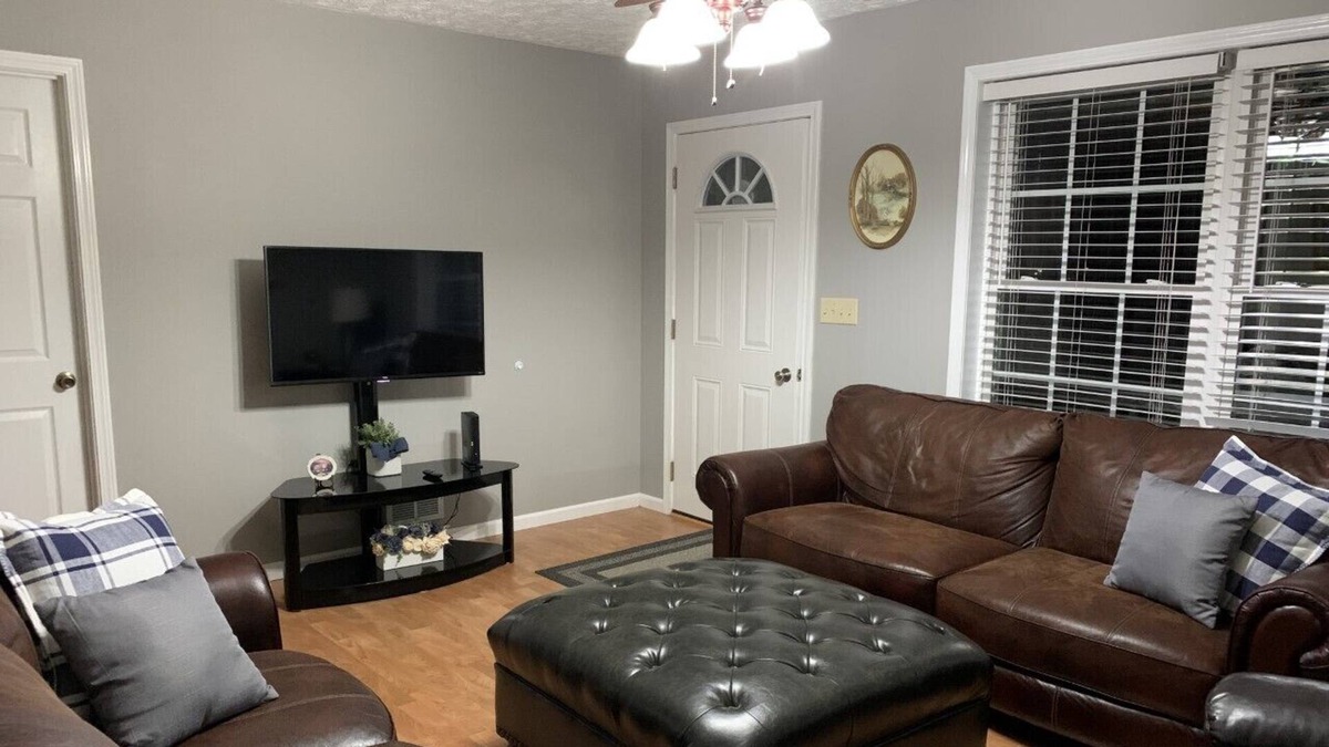 Albany House | MINUTES TO DALE HOLLOW AND LAKE CUMBERLAND