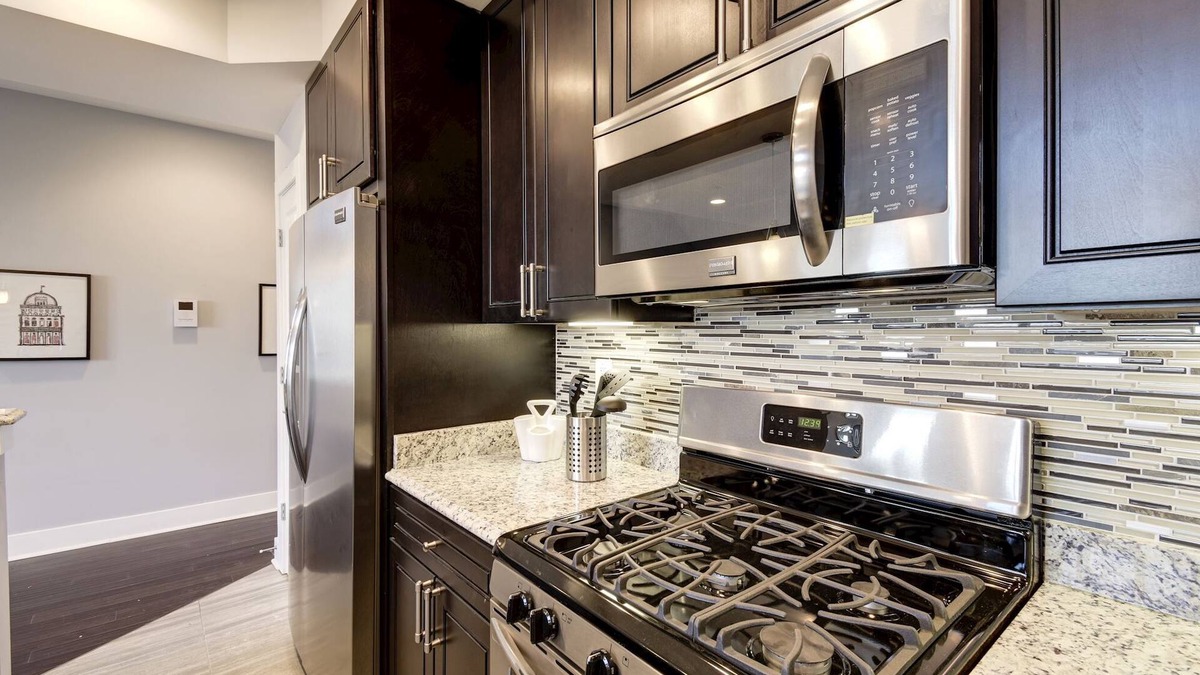 Eckington Condo | Minutes to DC Convention Center. Capitol Hill, Museums and downtown DC
