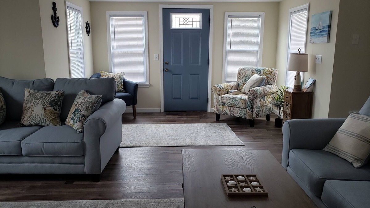Frederica House | Minutes to DE TURF FIELDS. Quiet beach community.