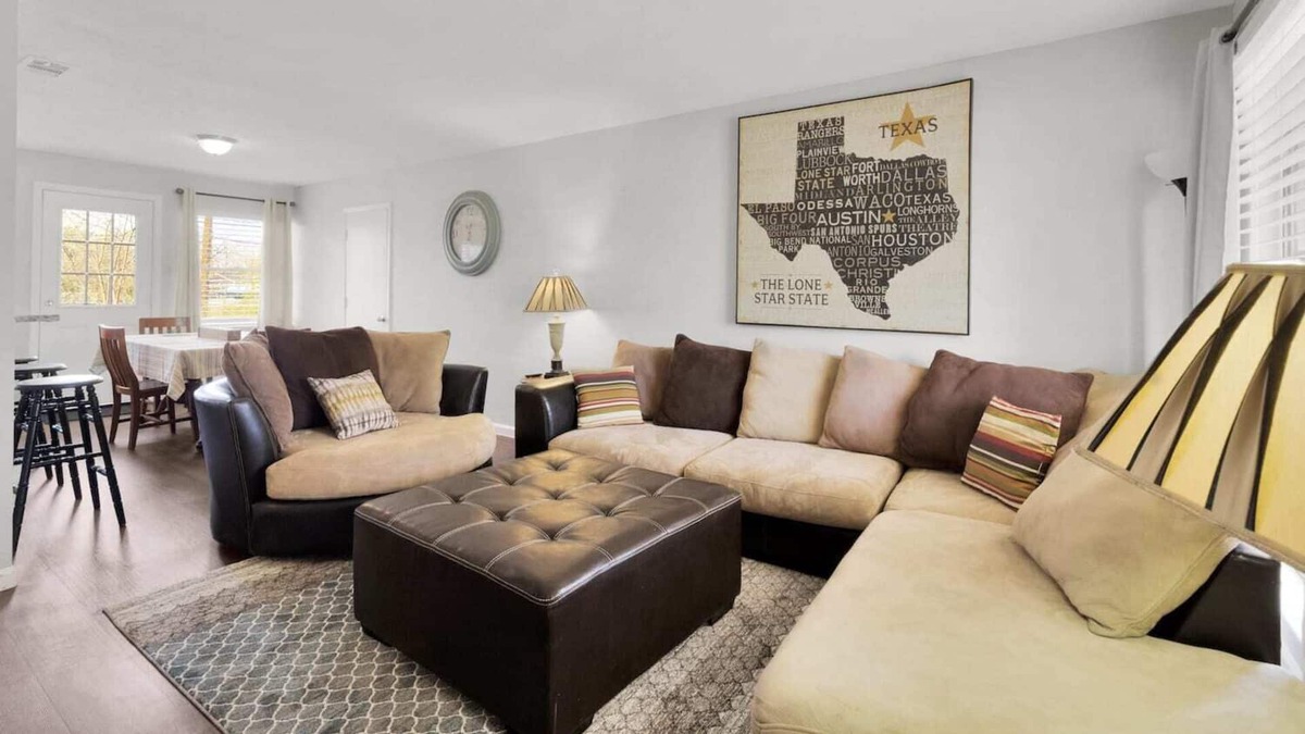 Farmers Branch House | Minutes to Downtown Dallas! The Heartside Haven