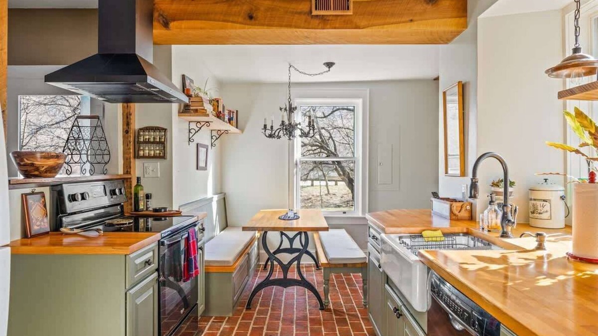 Bolivar Cabin | Minutes to Downtown Harpers Ferry, Hot Tub
