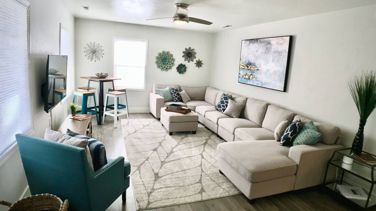 Depot Bench House | Minutes to Downtown! Spacious, quiet and CLEAN!