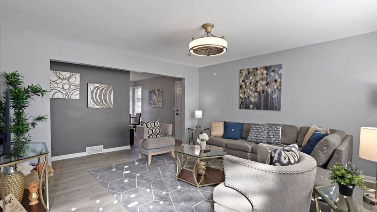St. Charles House | Minutes to Downtown Saint Charles, Cozy/Chic Home