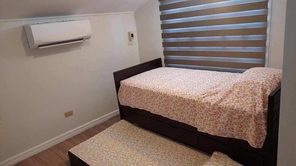 Binan City House | Minutes to Enchanted Kingdom park and Tagaytay -Great for Staycation!