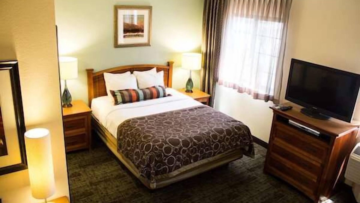 Las Colinas Apartment | Minutes to Grapevine Convention, Free Parking and Breakfast!