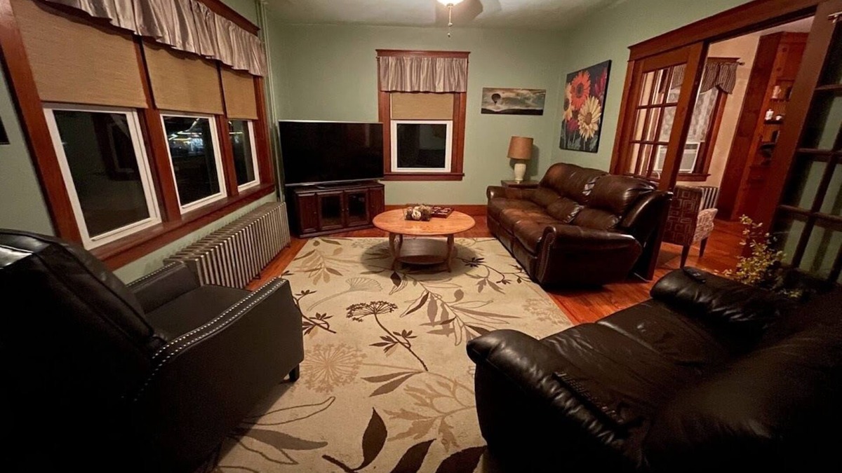 Campbelltown House | Minutes to Hershey Park, Mt. Gretna Lake, In The Net Sports Ctr, Chocolate World