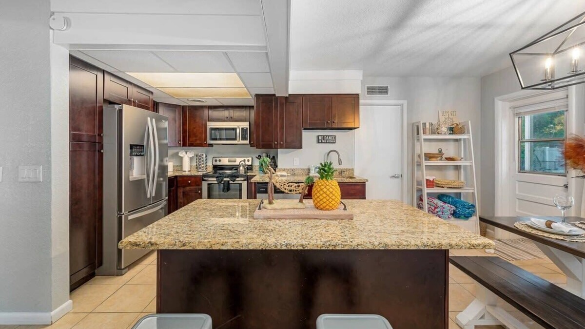 Walsingham House | Minutes to Indian Rocks Beach Heated Pool Sleeps12