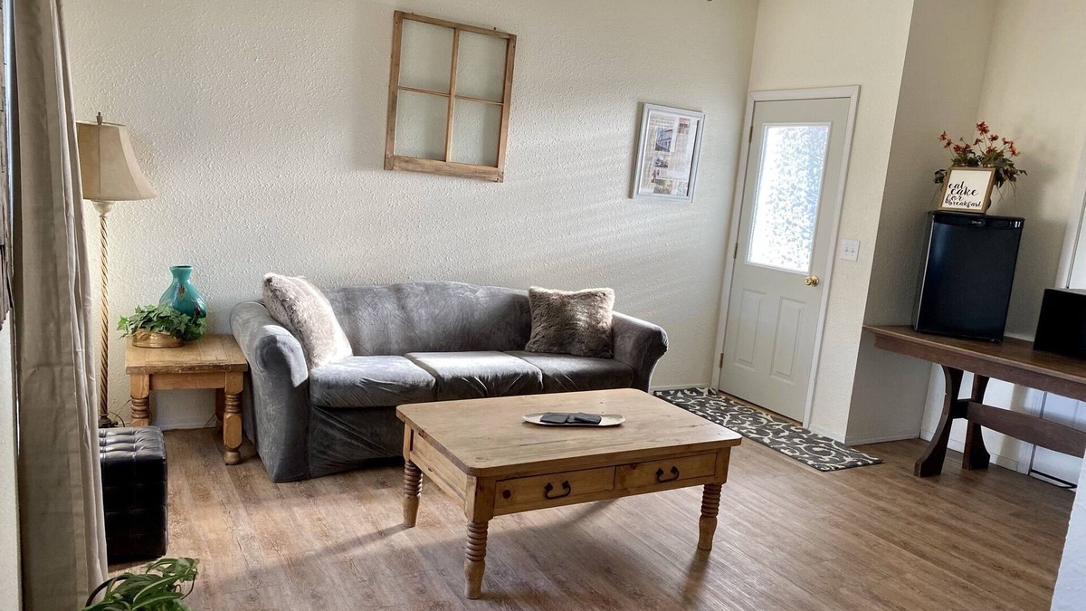Lewis House | Minutes to lake McPhee casita