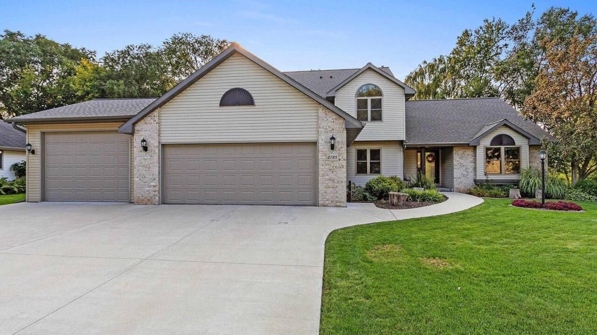 Green Bay House | Minutes to Lambeau, Quiet Running Routes, Park Nearby, Pet-Friendly Retreat!