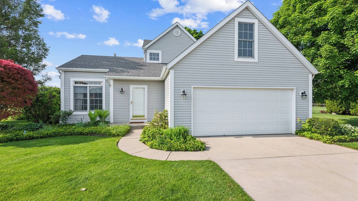 Granger House | Minutes to ND-Sleeps 10+, Family+Pet-Friendly, Early Check-In, Big Yard & Clean!