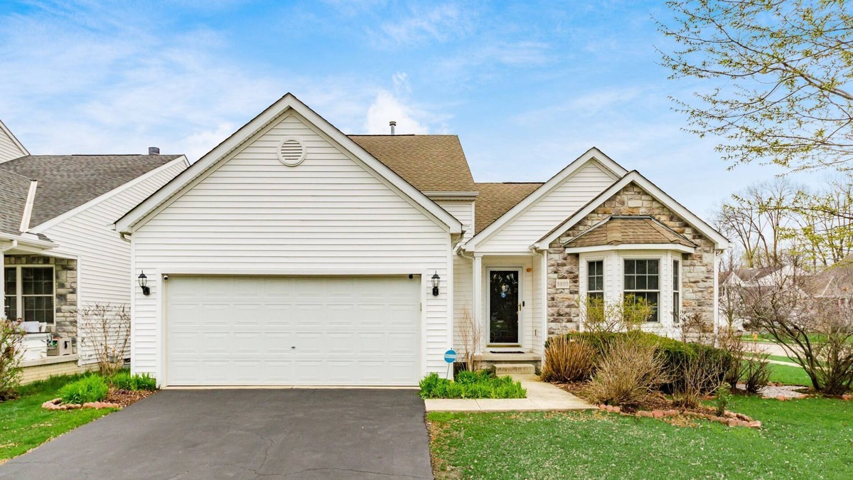Lewis Center House | Minutes to Polaris Mall, New Stainless Steel Appliances + Flooring, Spacious 3bd