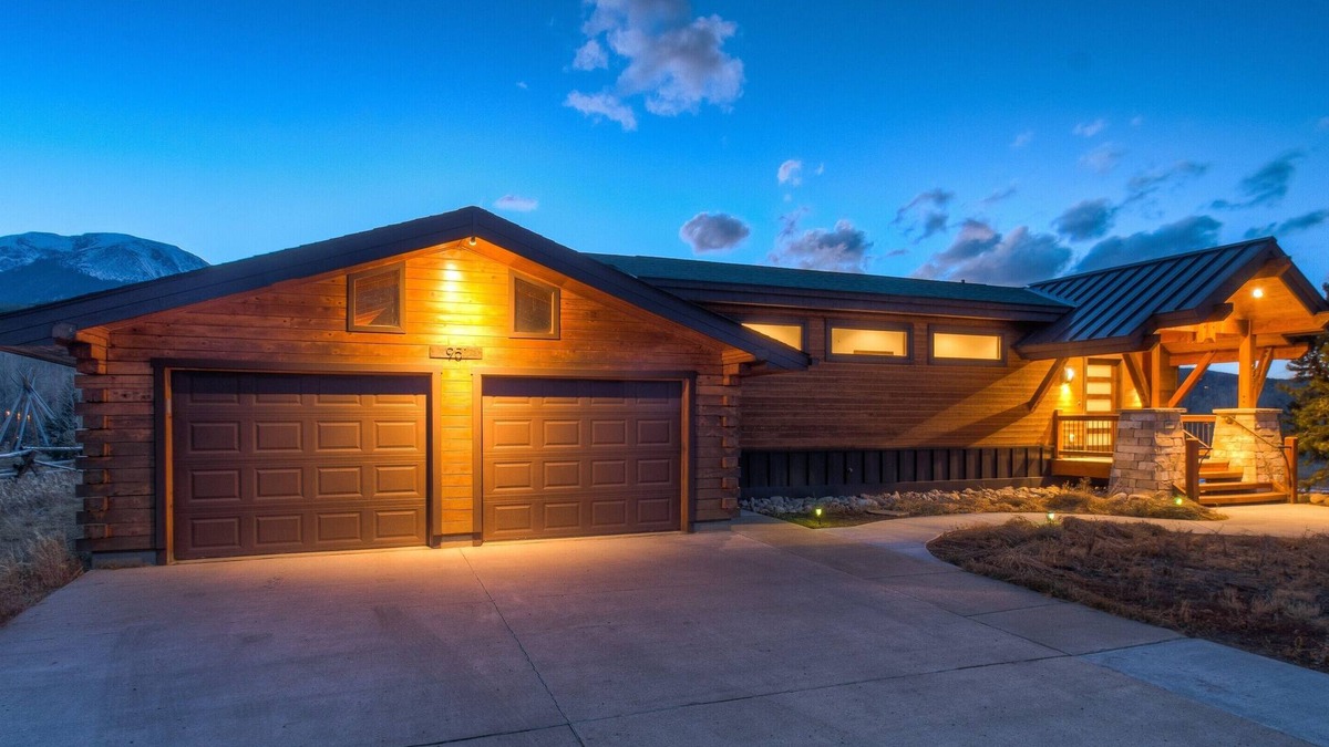 Willow Grove House | Minutes to Ski, Fly Fish on the Property, Beat the Heat or See Fall Leaves!