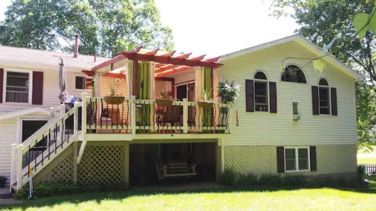 Geyser Crest Apartment | Minutes to SPAC and Historic Race Track with Pool