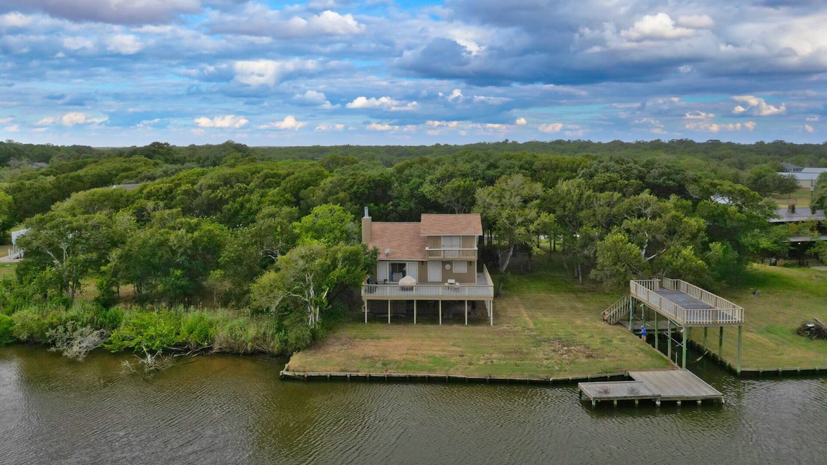 Cedar Lane House | Minutes to the Beach! Family friendly House with lots of fishing oppurtunity!