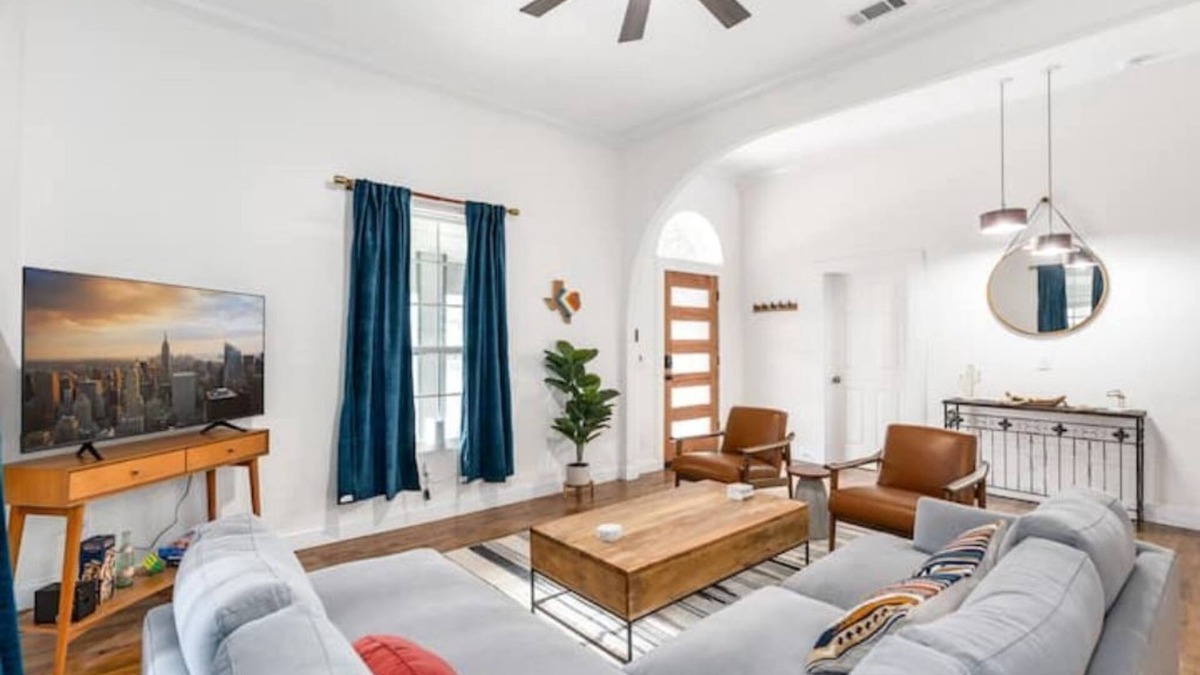 University House | Minutes to the Silos and Dowtown Waco