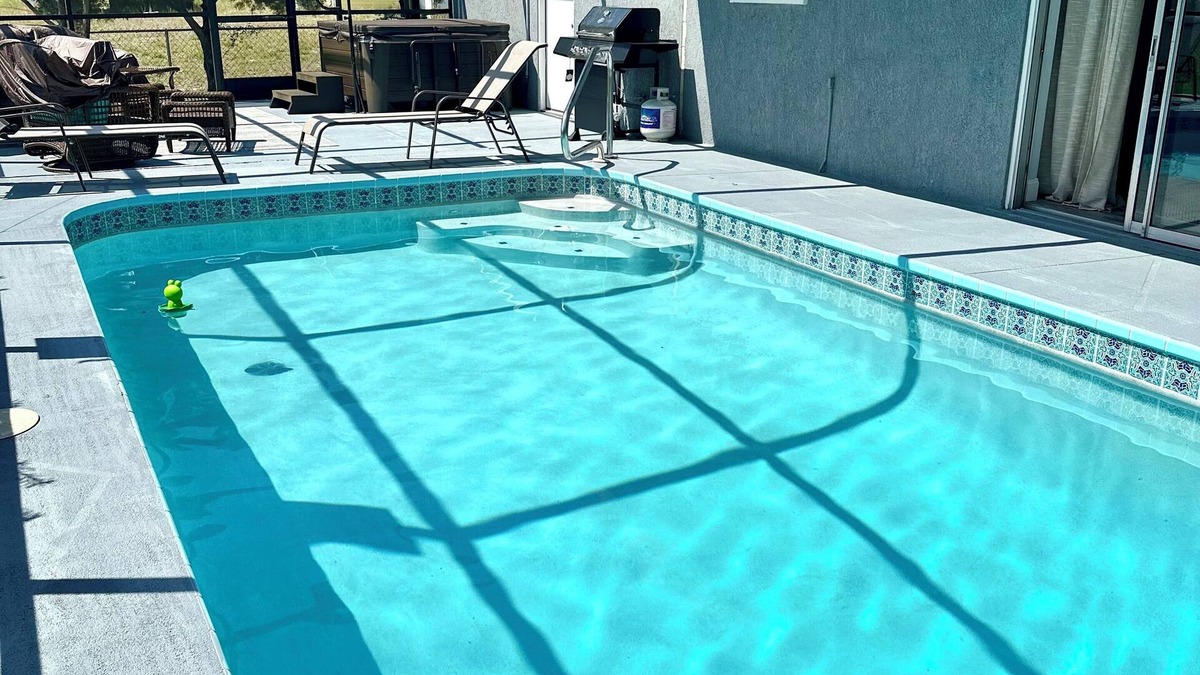 Spring Hill House | Minutes to Weeki Wachee Head Springs Pool AND hot tub!