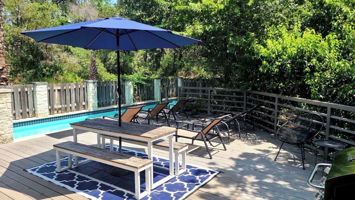 Bluffington House | Minutes to Zilker Park + Pool - Modern Elegance!
